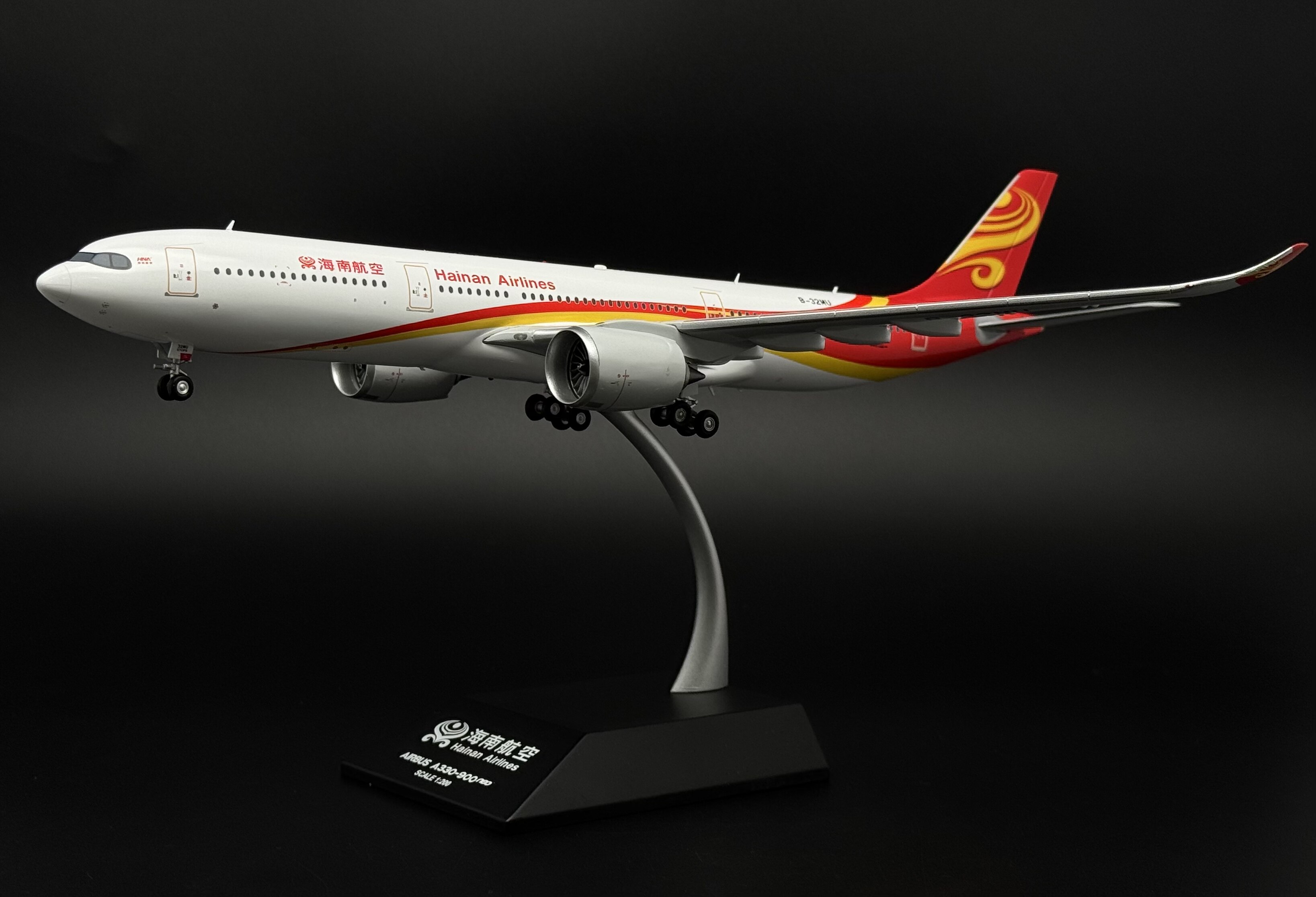 想收藏一架经典的美国航空 DC-3？这款1:200的合金飞机模型值得了解吗？