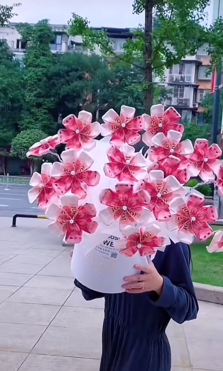 520情人节DIY花艺材料包！公主裙有钱花礼盒太戳女生心了！手残党也能做✨