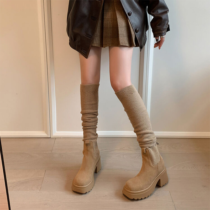 长靴可以搭配长款羽绒服吗？
