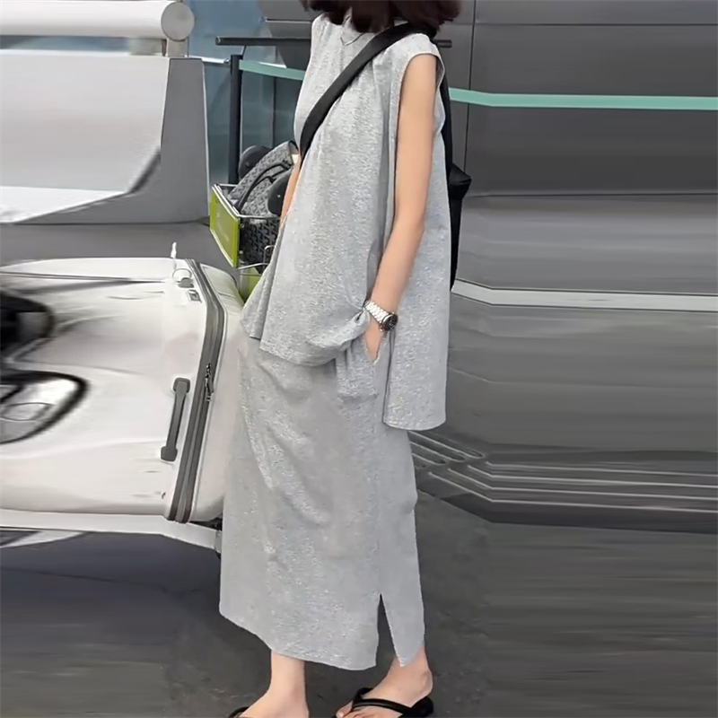 夏季休闲时尚套装：韩版纯色不规则无袖T恤+高腰开叉半身裙两件套，轻松打造夏日潮流LOOK！