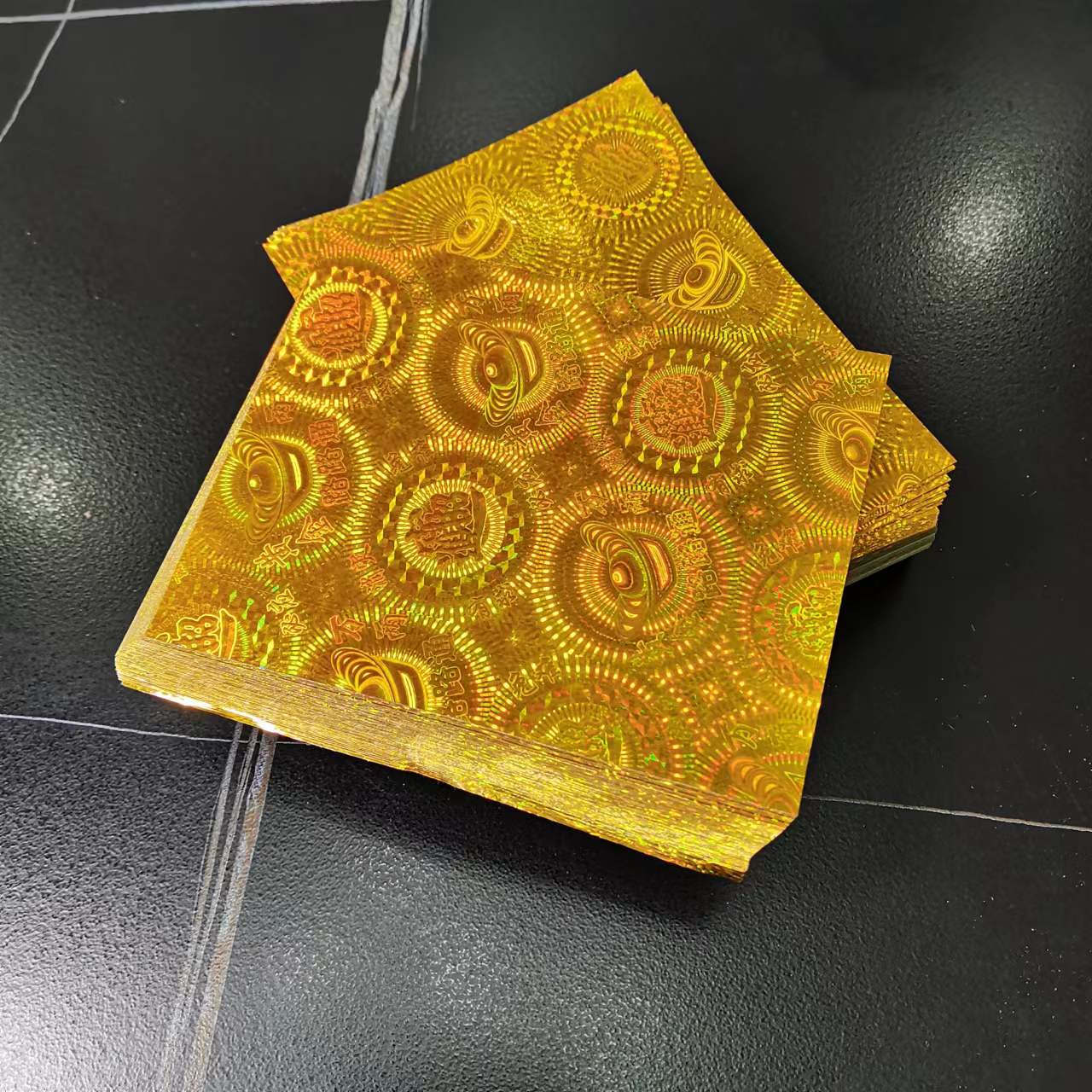 金色12&times;15厘米正方形镭射纸手工折元宝，金盾莲花500张一捆，传统艺术的新潮流！✨