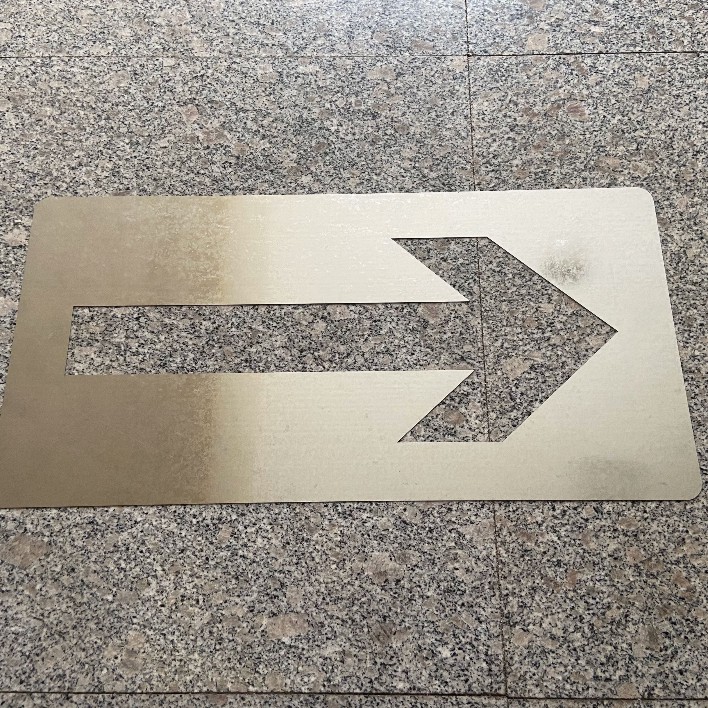 喷漆模板安全出口箭头指示牌：如何确保消防通道指示牌的正确安装与使用？