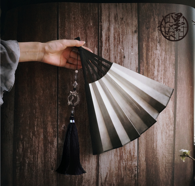 墨雨阁「晴明」自制新品古风渐变水墨黑白纸男扇流苏：穿越时空的东方美学