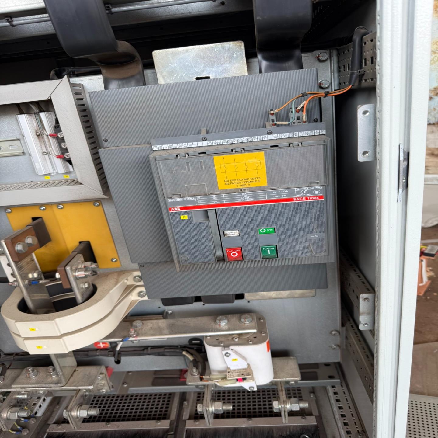 正品ABB Tmax系列塑壳断路器：工业安全的守护神