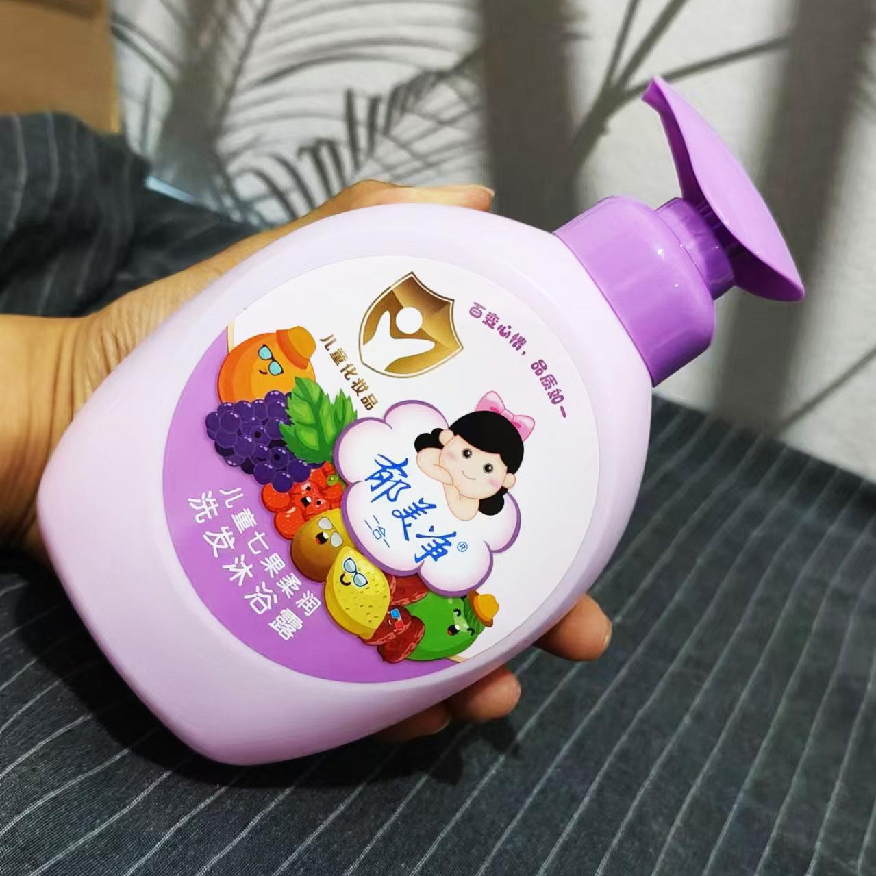 郁美净儿童七果柔润洗发沐浴露：宝宝洗澡必备神器，温和呵护宝贝肌肤！