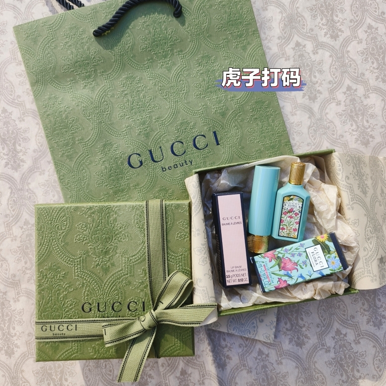古驰(Gucci)：时尚界的奢华象征，你问我它啥档次？
