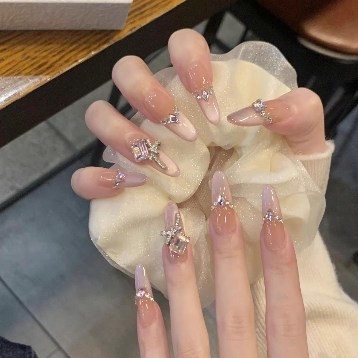 冰晶蝴蝶假指甲贴片：轻奢新娘美甲必备，孕妇也能放心使用！