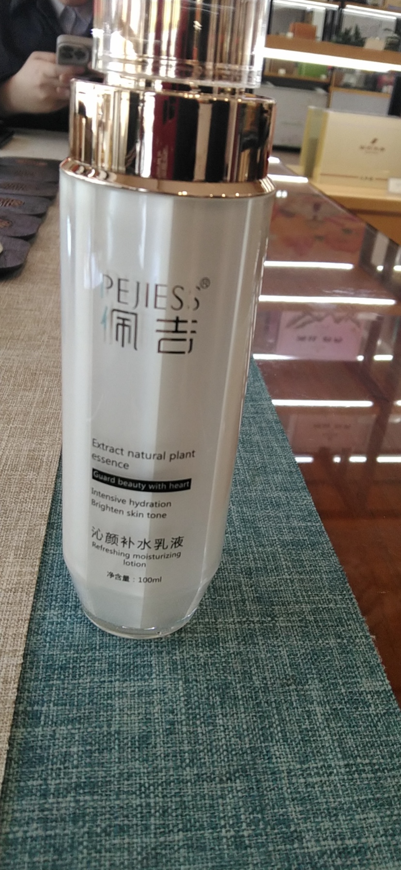 韩国小气泡美容仪器：深层清洁新体验，让你的肌肤喝饱水！