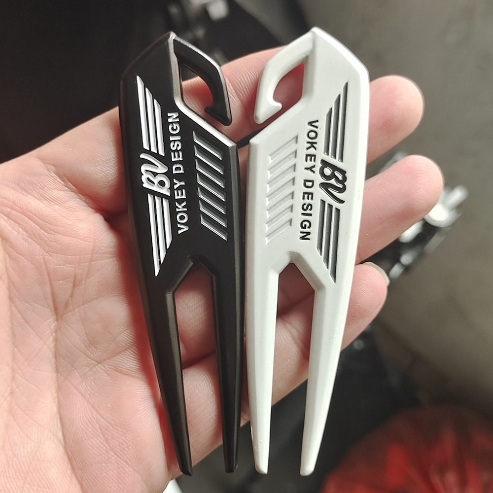 高尔夫礼品新风尚：创意果岭叉与球叉帽夹球标礼盒套装，高尔夫球手礼物必备！