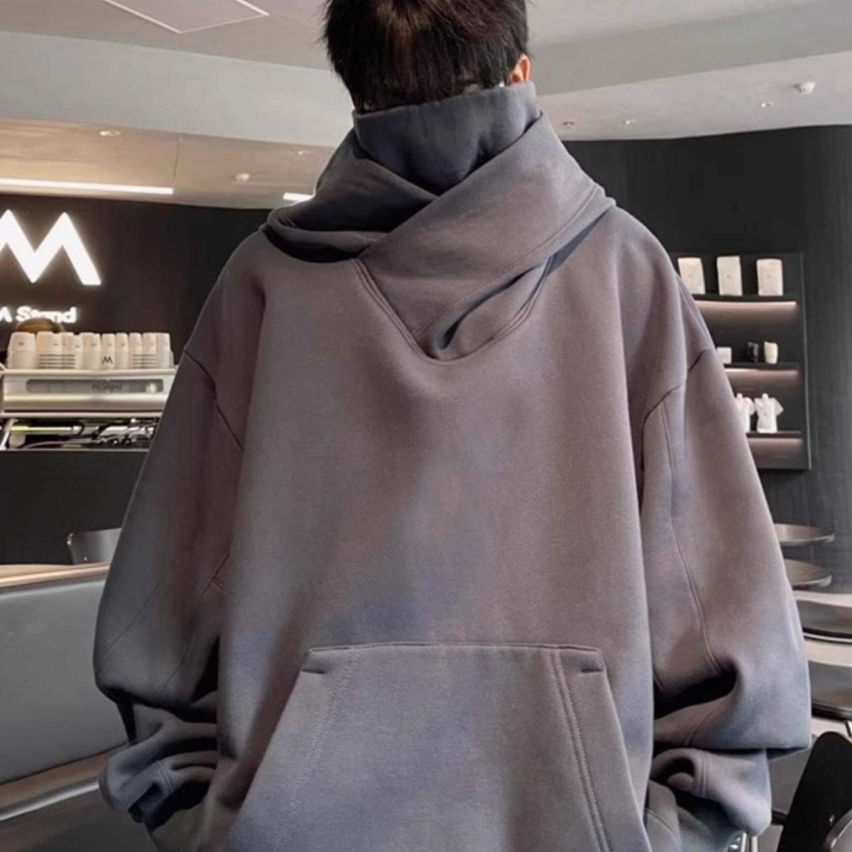 男生穿女装是否是一种时尚表达？如何正确看待这一现象？