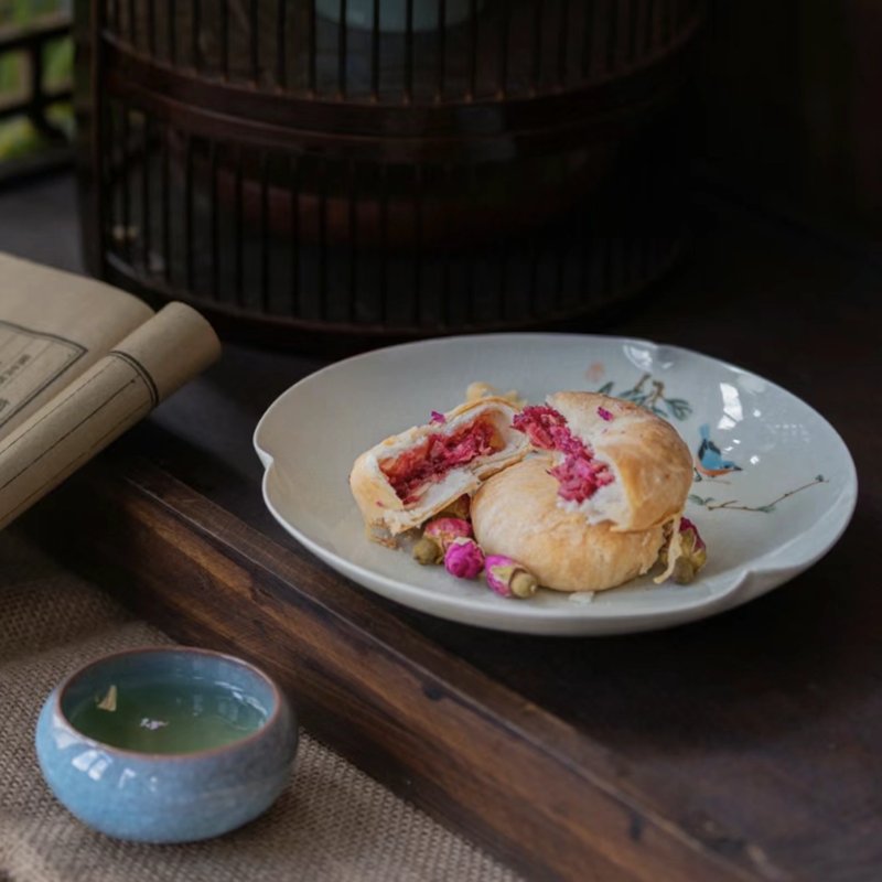 清真云南鲜花饼：一场舌尖上的鲜花盛宴，回族美食新宠！