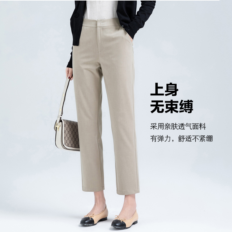 女性职场新风尚：藏蓝西裤，如何穿出专业与优雅？