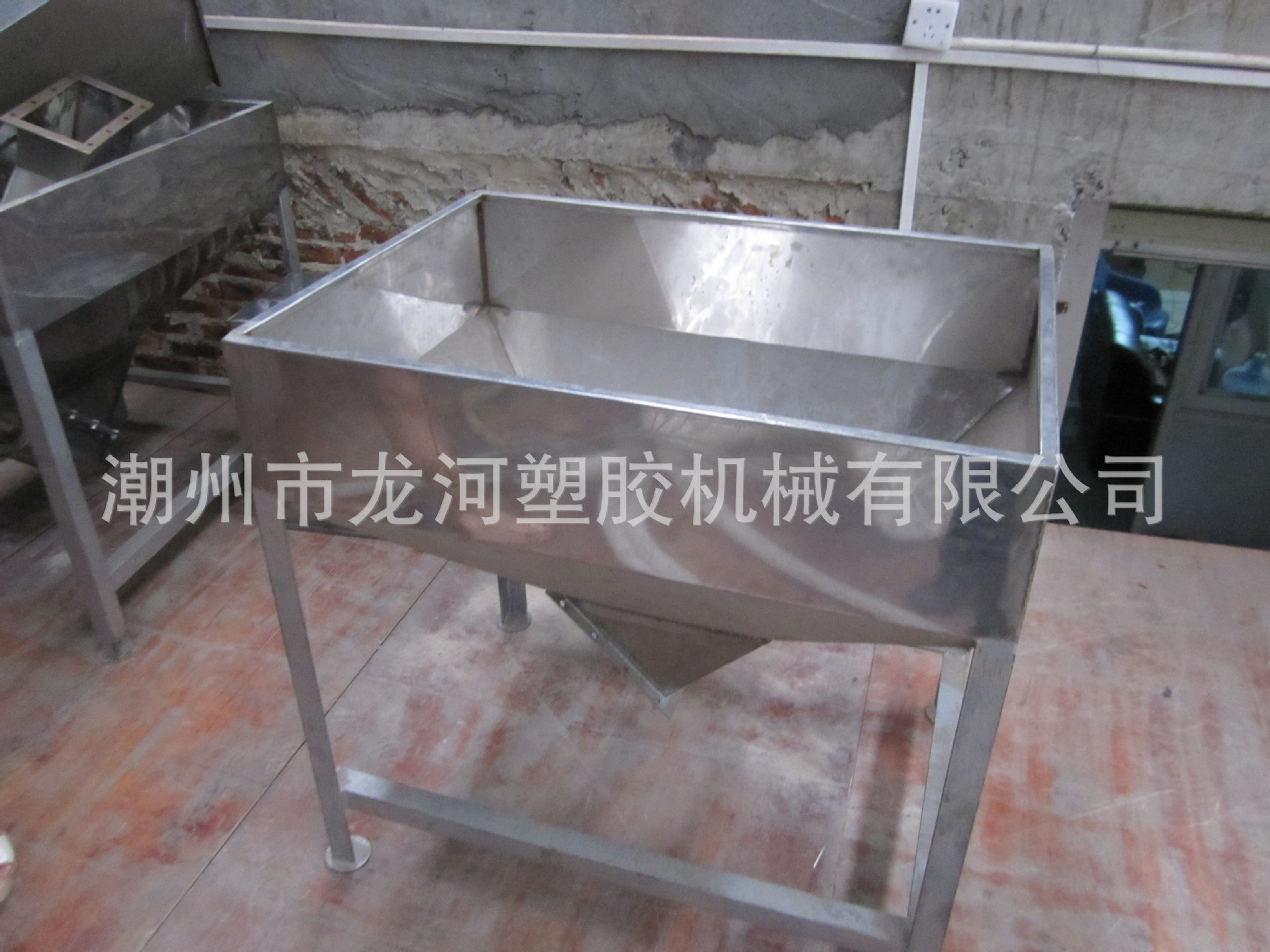 龙河上料机塑料颗粒粉末：不锈钢螺旋弹簧提升机加料机自动吸料机，开启高效生产新时代！