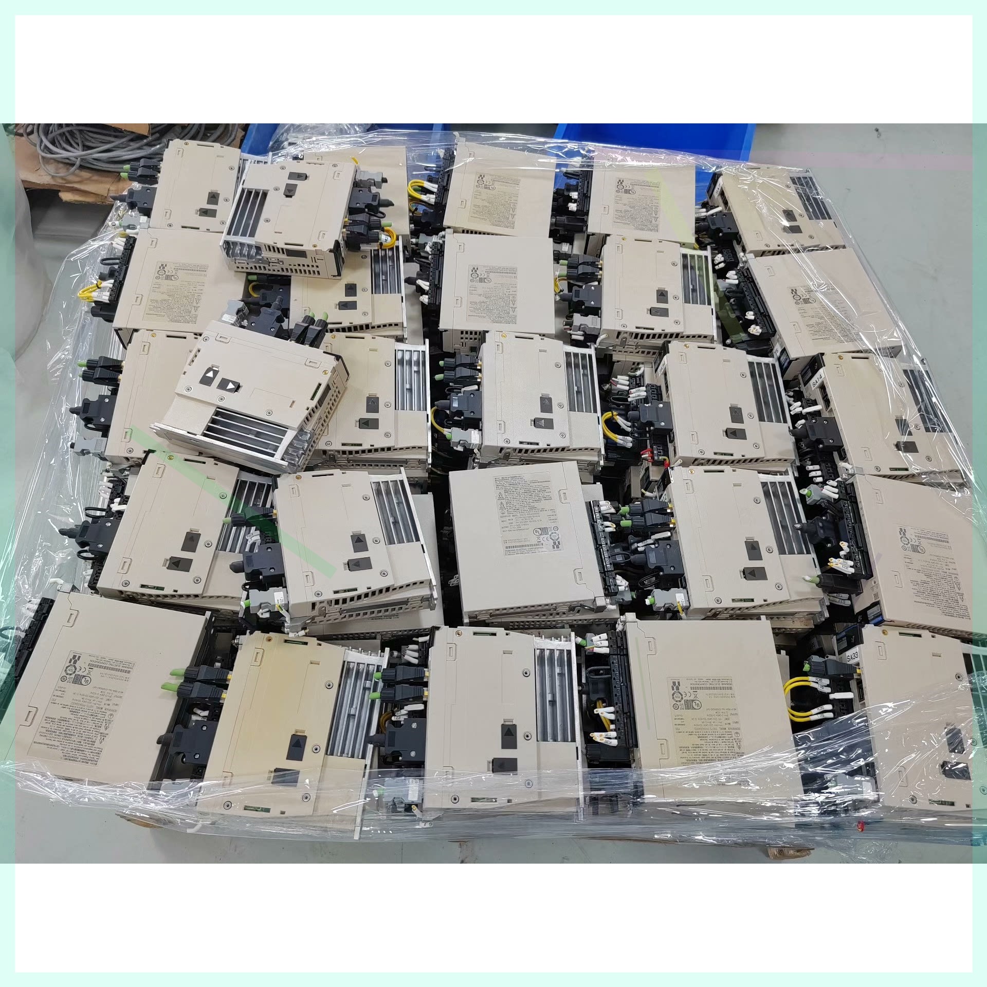 安川SGD7S-R90A30A002：工业控制界的明星，100W伺服驱动器引领高效未来！
