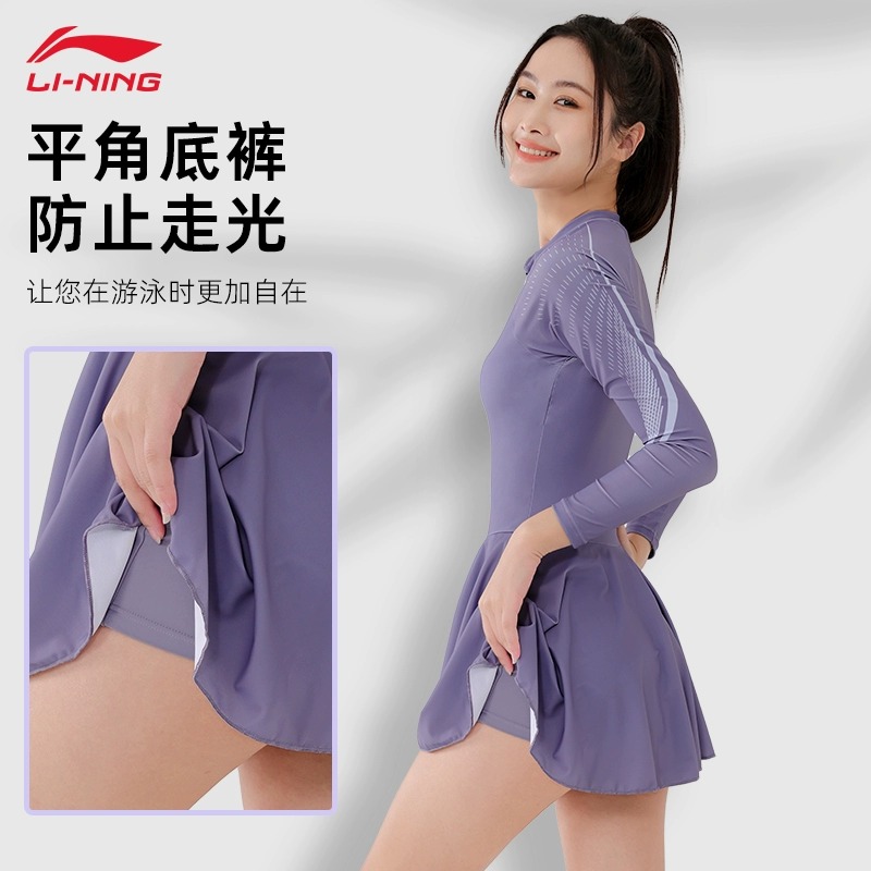 卿佳人2022新款：性感修身连衣裙，让你瞬间成为焦点