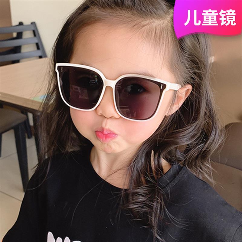 简约儿童太阳镜：守护孩子明亮双眼，引领新潮时尚！
