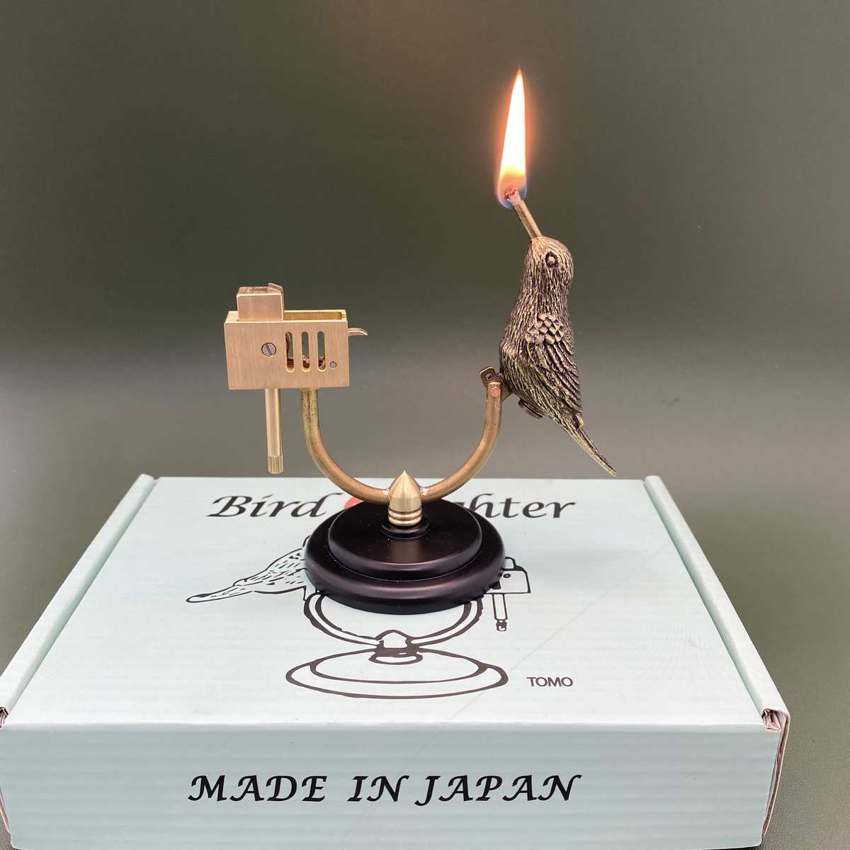 手工小鸟台式机械半自动异形煤油打火机：创意收藏摆件，高档礼品新宠！