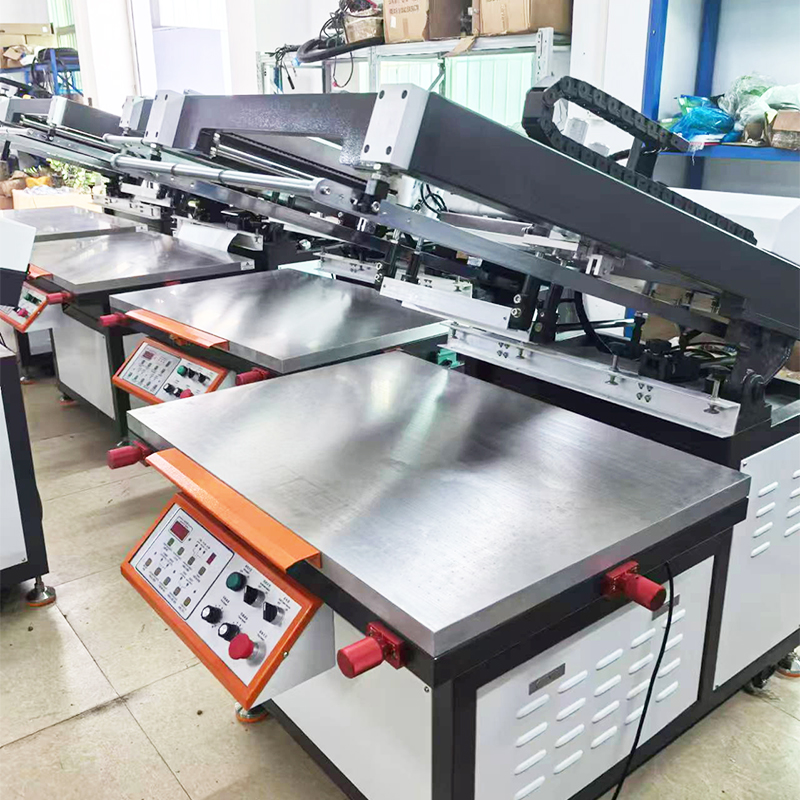 斜臂丝印机：塑料不干胶吸气工作台，单色UV丝网印刷机，轻松搞定你的印刷难题！