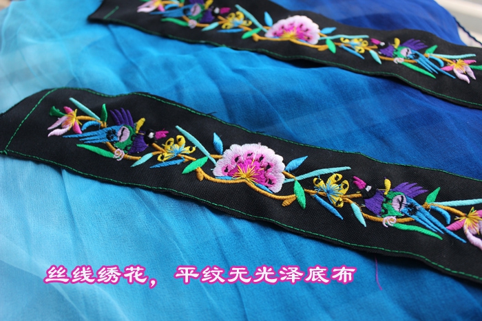 绣片民族机绣：传统与现代交织的家居美学新潮流