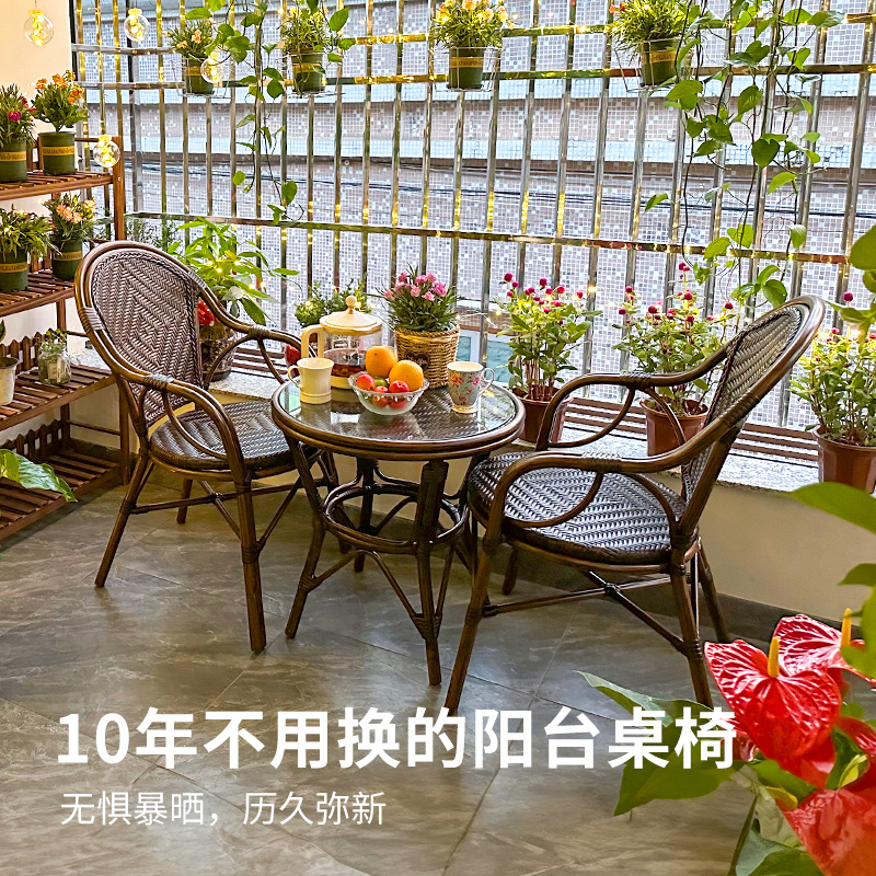 东南亚风情户外藤编沙发茶几组合：打造理想花园庭院的休闲天堂