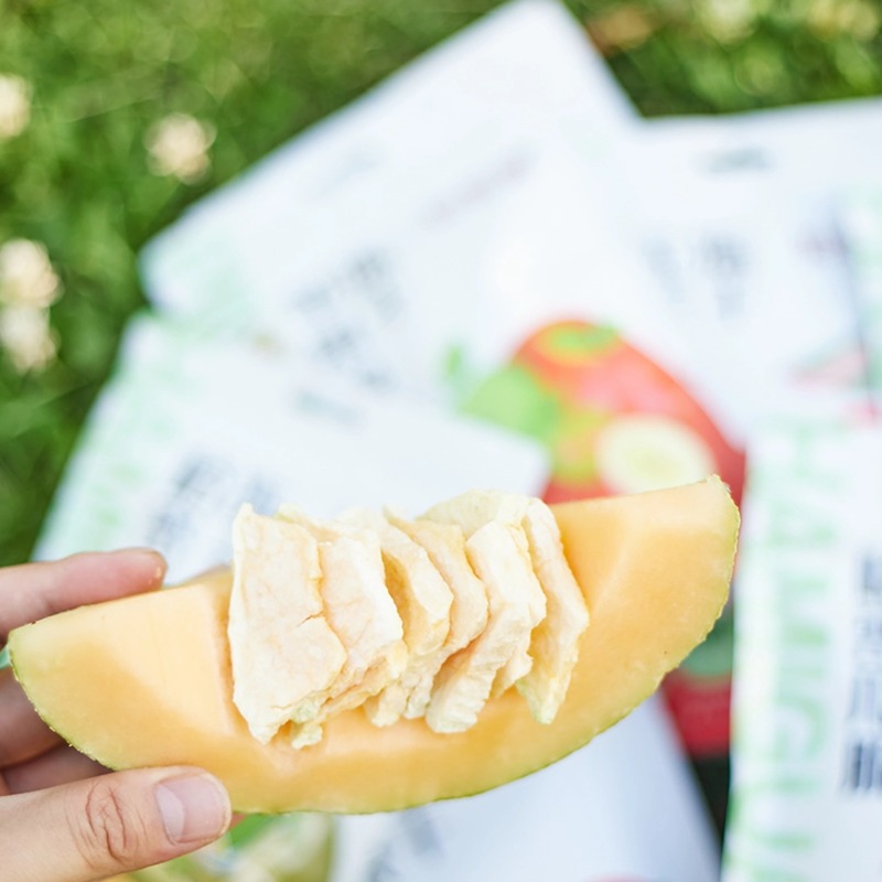 新疆哈密瓜干：甜蜜的味蕾旅行，一口即食的幸福滋味✨
