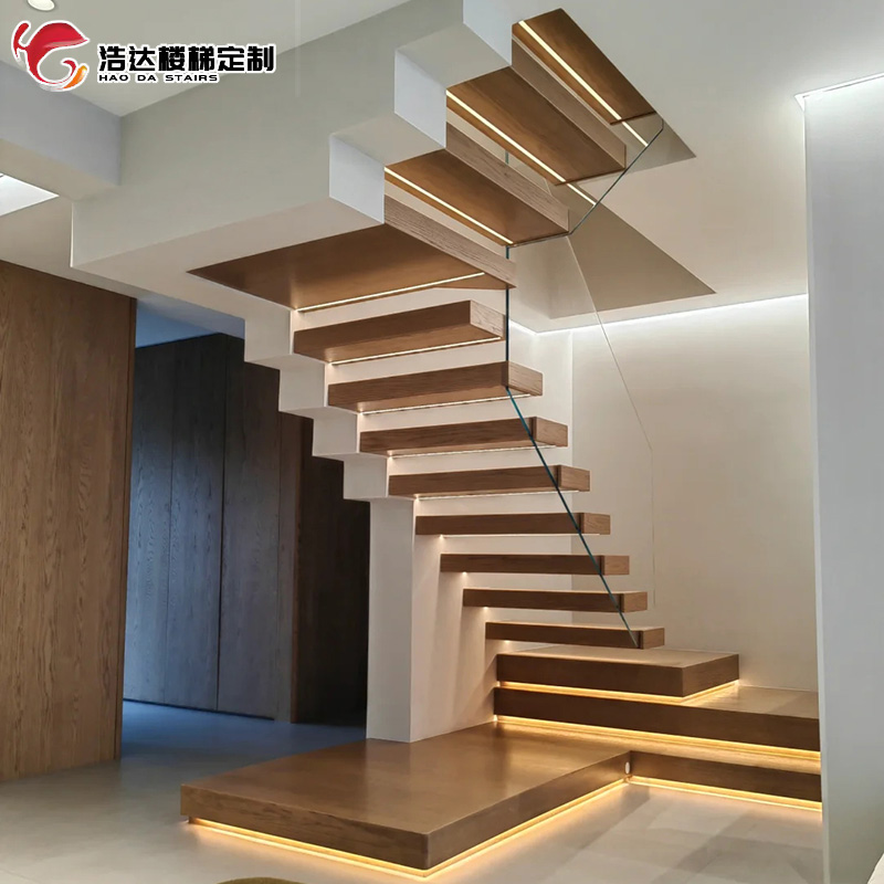 大理石楼梯叠式阁楼：轻奢自建房里的艺术与生活