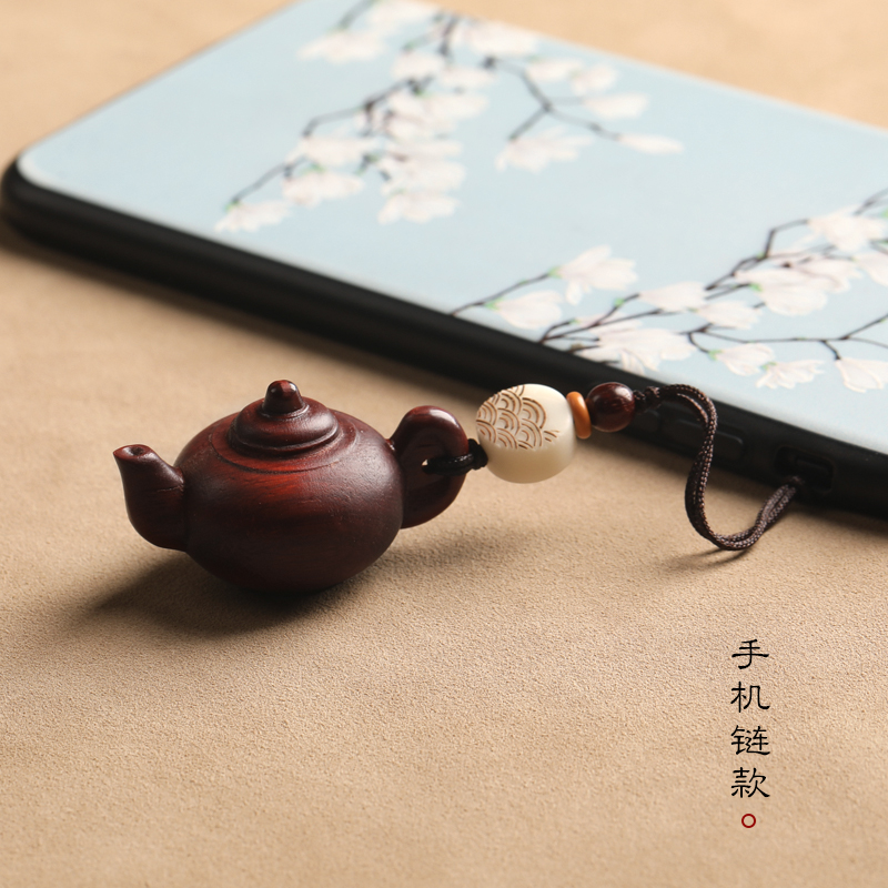 紫檀木的魅力：把把壶汽车钥匙扣挂件，既是艺术品也是生活小确幸！